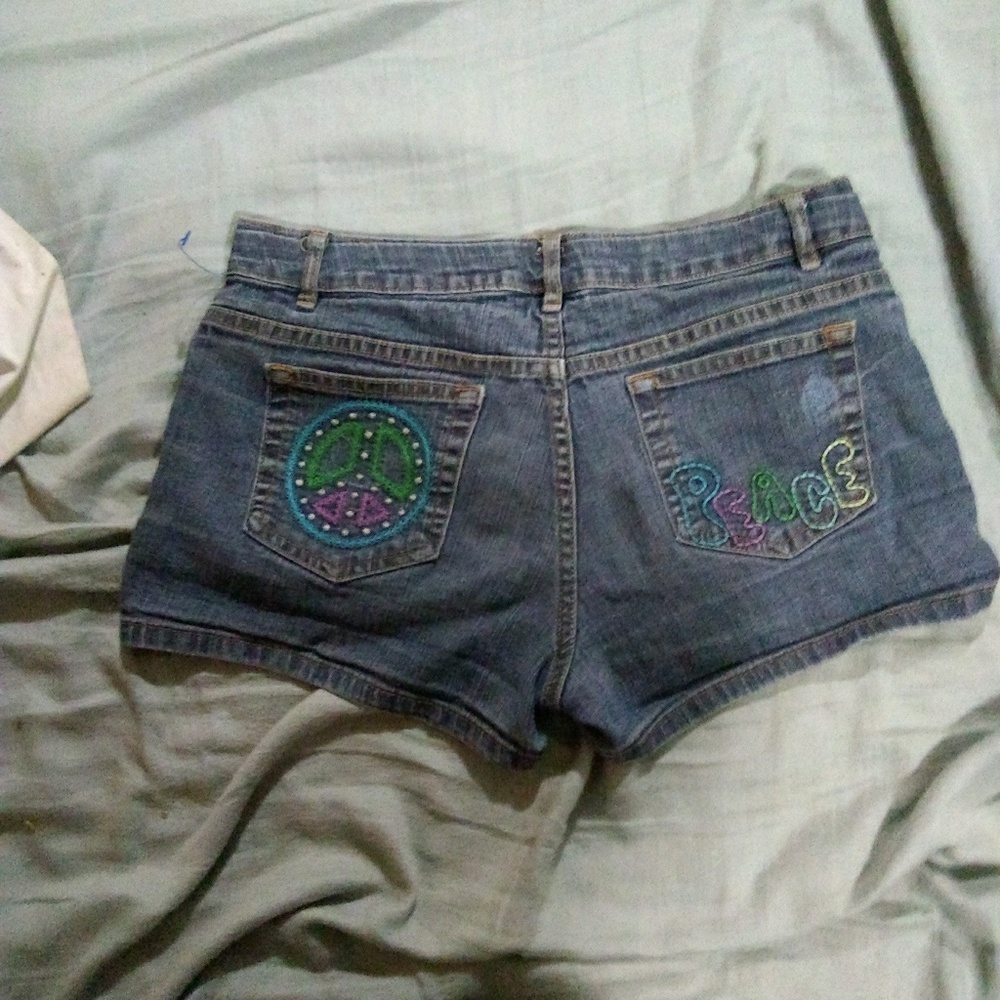 Unknown brand size 9 peace & peace sign's shorts